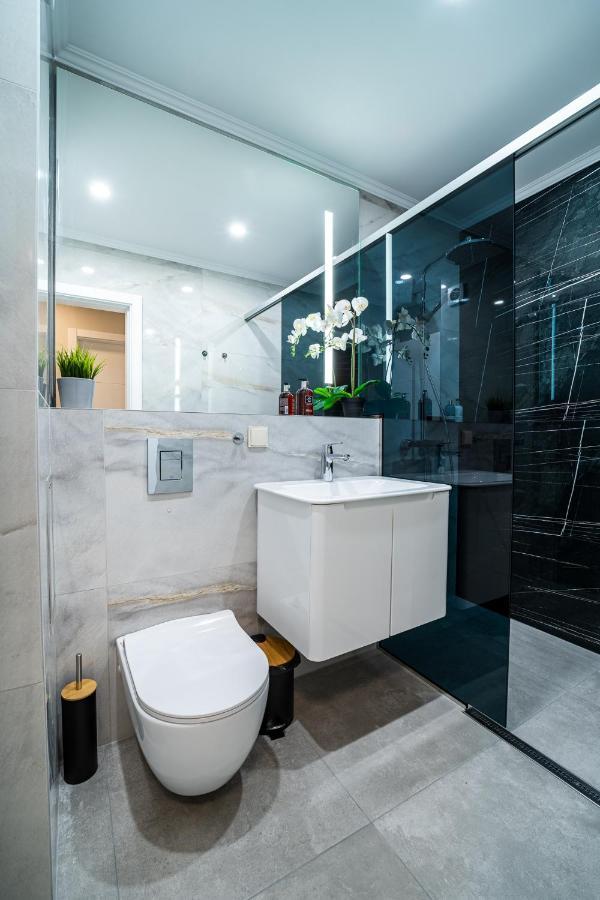 Sky Symphony Apartment Варна Екстериор снимка
